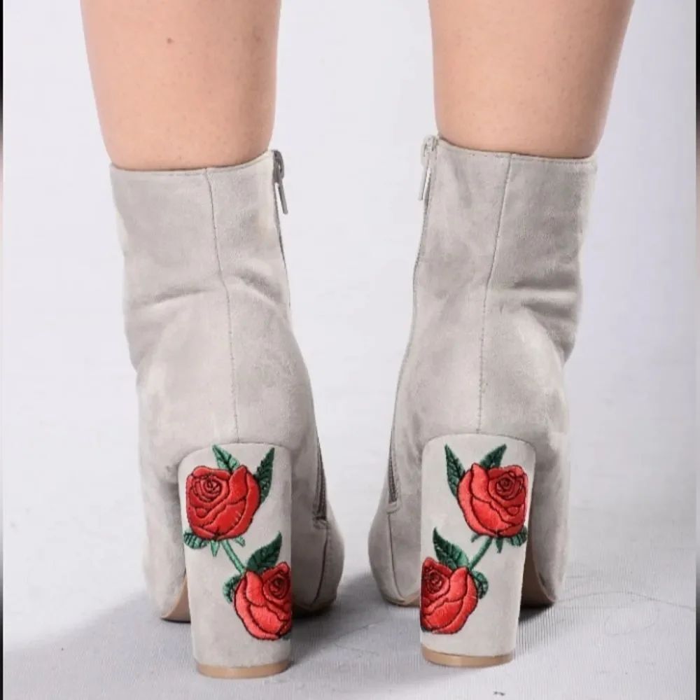 Wild Diva Tan Embroidered Boots Size 8.5